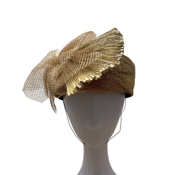 Vintage Style Gold Mesh & Pleated Fascinator Hat With Netting & Metallic Details - Picture 1 of 8